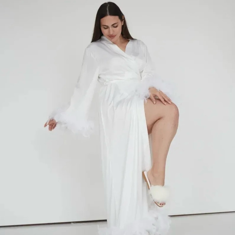 White long silk feather robe.